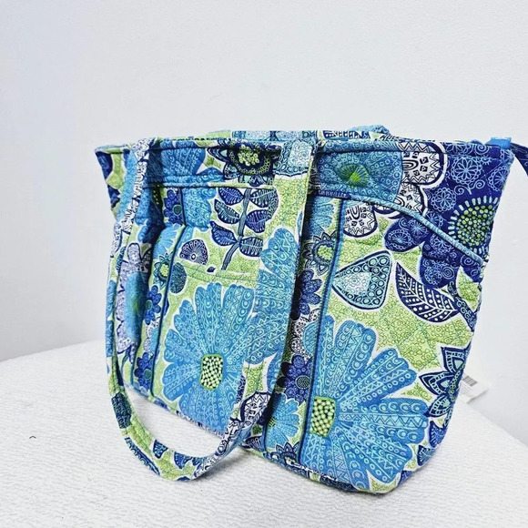 Vera Bradley 3 pc set tote , wallet & earbud case retired - Picture 3 of 11